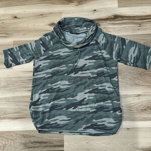 Coin 1804 Camo 3/4 Sleeve Cowl Neck Top Women’s Large